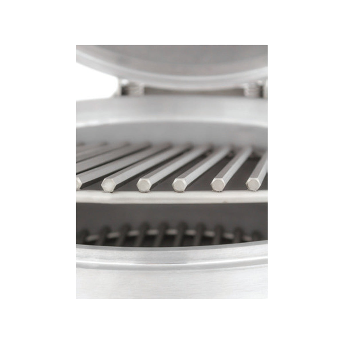 20-Inch Kamado stainless steel hex cooking grid close-up