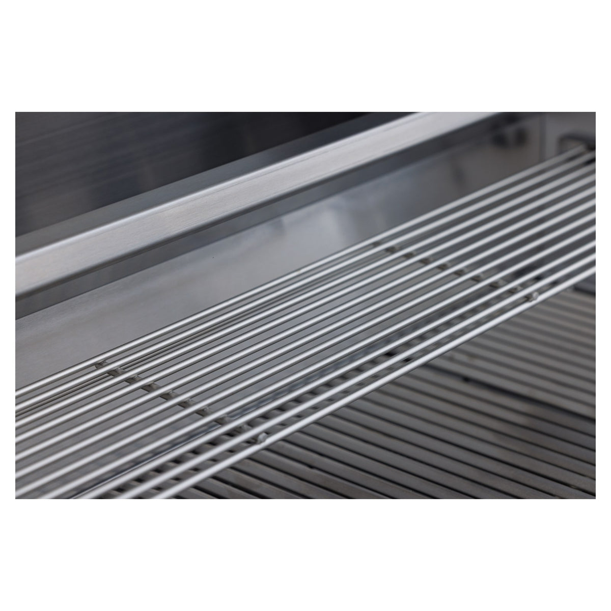 Blaze BCM 32-Inch Grill heavy-duty stainless steel cooking grates close-up