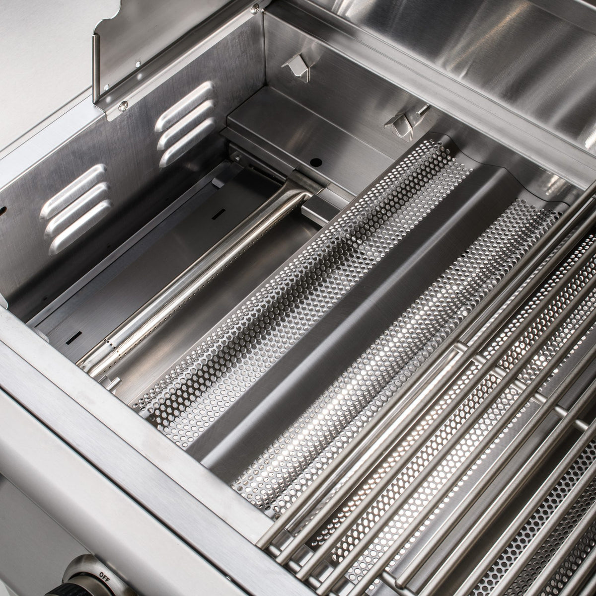 Blaze LTE PRO 40-Inch grill interior and stainless steel burner system