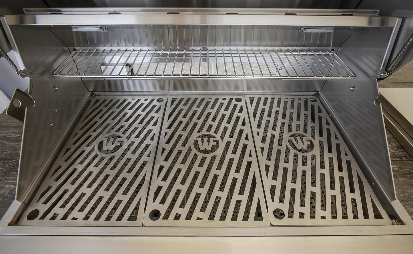 Wildfire Ranch PRO 36-inch grill interior with laser-cut stainless steel cooking grates, warming rack and stainless steel firebox.
