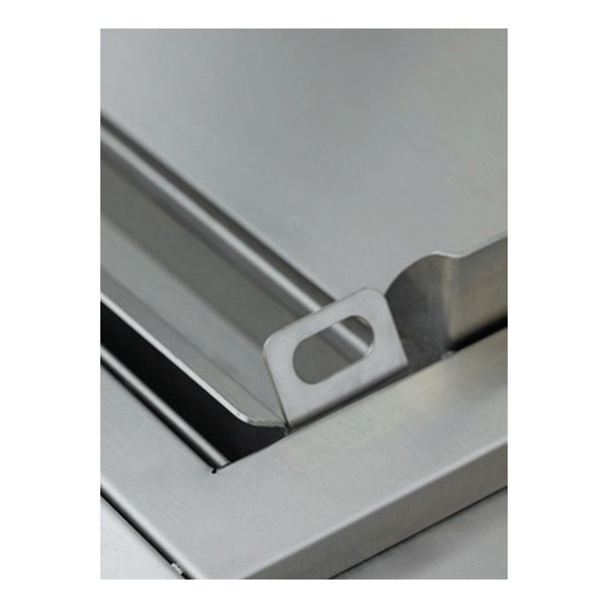 Blaze LTE+ 30-Inch Griddle integrated cooking surface leveling adjustment detail