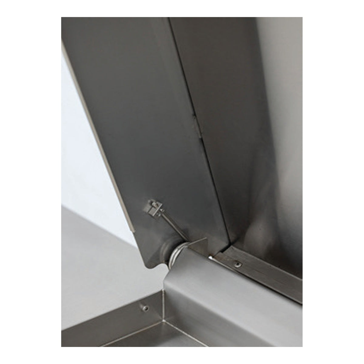 Blaze LTE+ 30-Inch Griddle spring-assisted attached lid hinge detail