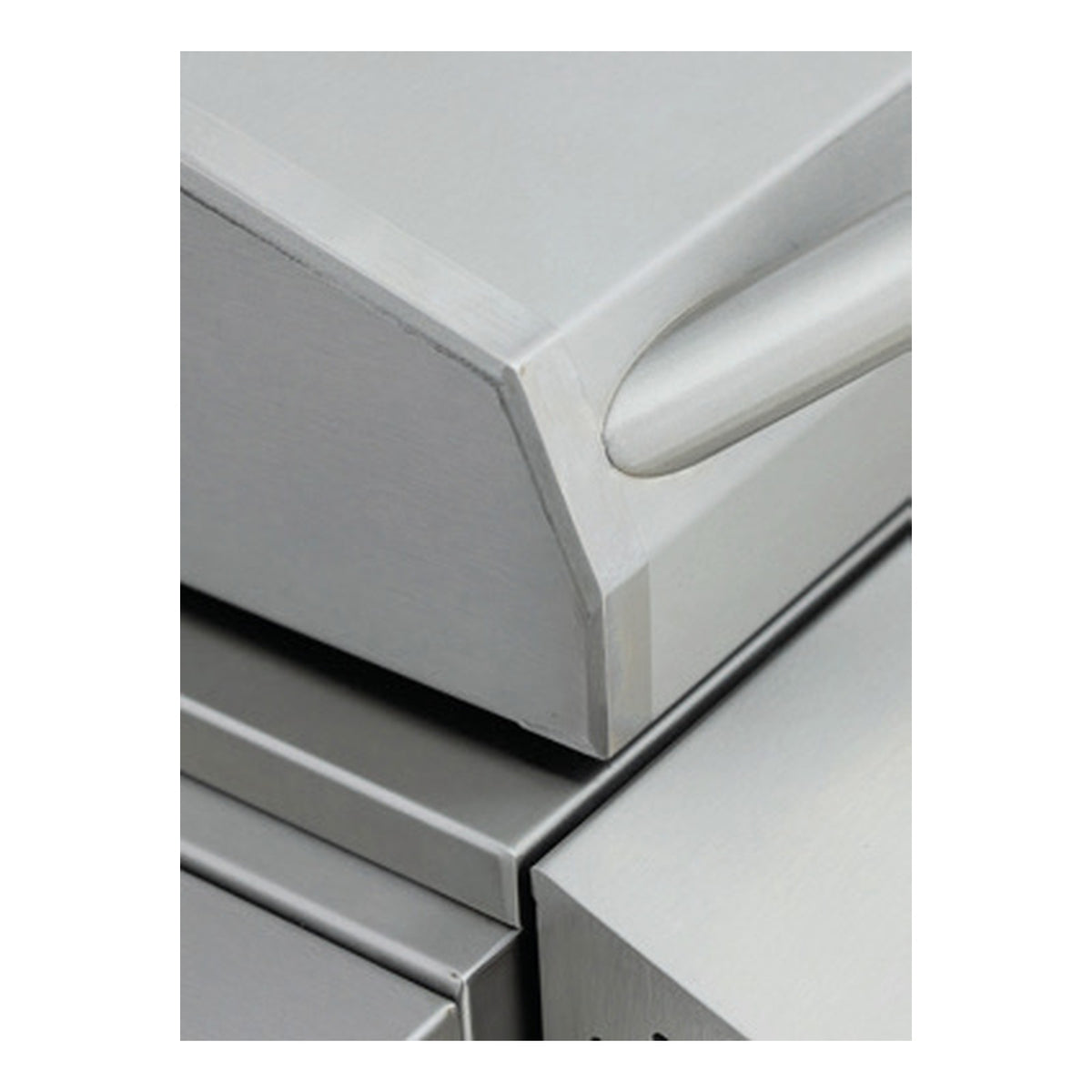 Blaze LTE+ 30-Inch Griddle cushioned lid sound damper detail