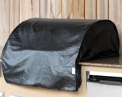 Blaze 5BICV cover installed on 40-inch LTE+ 5-burner built-in grill