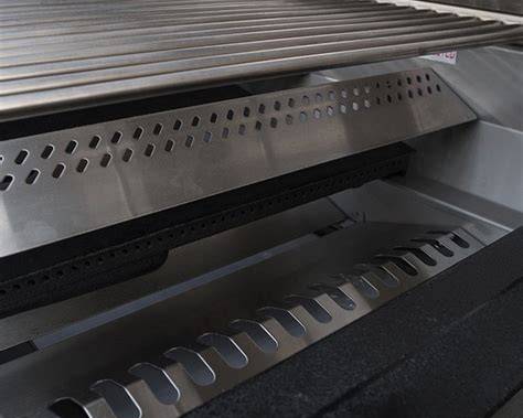 Bull Outlaw grill stainless steel burner and ReliaBull flame tamer system