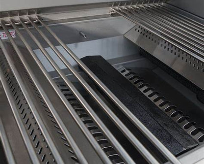 Bull Outlaw 30-inch grill interior with stainless steel cooking grates and flame tamers